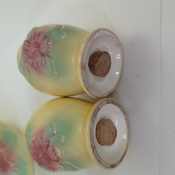 Vintage Hull Pottery Sunglow Grease Pot and Salt & Pepper Shaker Set . - Picture 3 of 8